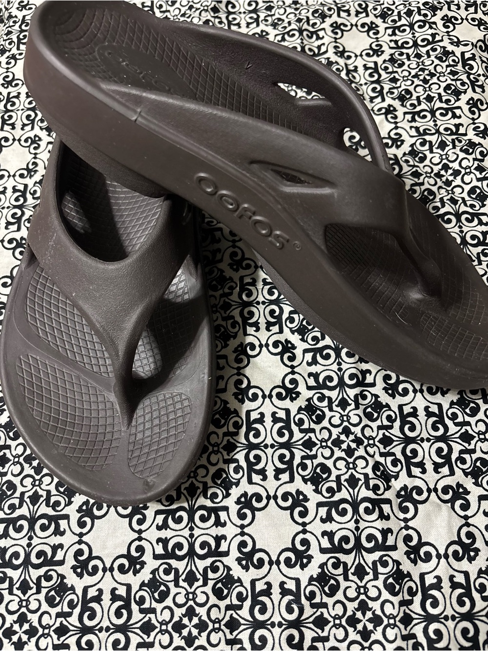 OOFOS Womens Brown Foam Recovery Flip Flops